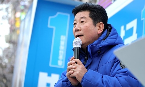 더불어민주당 박재호 부산 남구을 국회의원은 미래통합당 이언주 의원과 격돌한다. ⓒ박재호캠프 제공