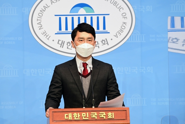 가로세로연구소(가세연)가 김병욱 의원의 성폭행 피해자로 지목한 당사자 A씨가 11일 “김 의원과는 일체의 불미스러운 일도 없었음을 밝힌다”고 전했다. ⓒ뉴시스