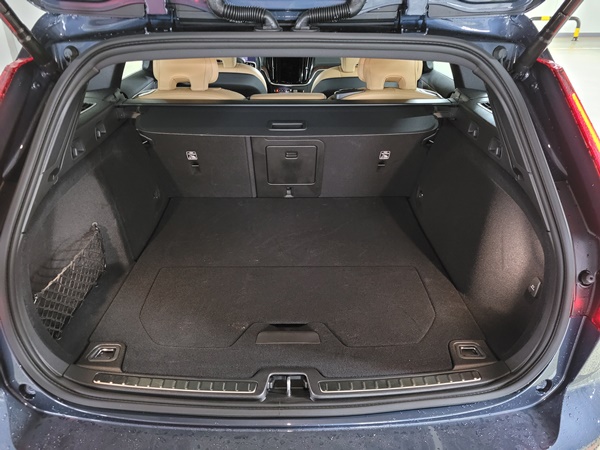 V60 크로스컨트리의 트렁크 기본 적재 용량은 529ℓ에 달한다. 왜건형의 특징을 통해 패밀리카로 쓰기 용이하다. ⓒ 시사오늘 장대한 기자