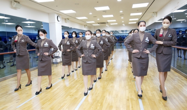 아시아나항공은 이날부터 일본 대학생을 대상으로 ‘승무원 체험과정’을 진행했다고 17일 밝혔다. ⓒ아시아나항공