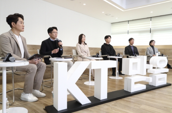 서울 서초구 KT 연구개발센터에서 ‘초거대 AI 믿음’ 출시를 알리는 기자간담회가 지난달 31일 개최됐다. ⓒ KT