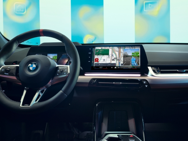 BMW 코리아는 최근 티맵 기반의 한국형 내비게이션 탑재를 시작했다.