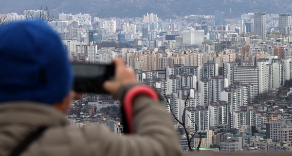 지난 3월 25일 서울 중구 남산에서 바라본 도심 아파트 모습. ⓒ뉴시스