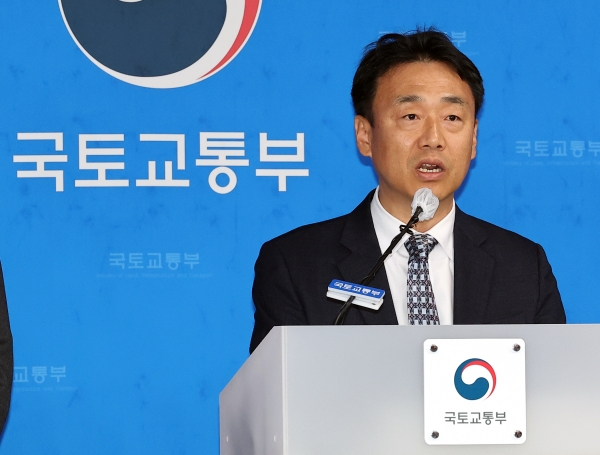 이상주 국토교통부 국토도시실장이 27일 정부세종청사 국토교통부 기자실에서 1기 신도시 선도지구 선정 결과를 발표하고 있다. ⓒ연합뉴스